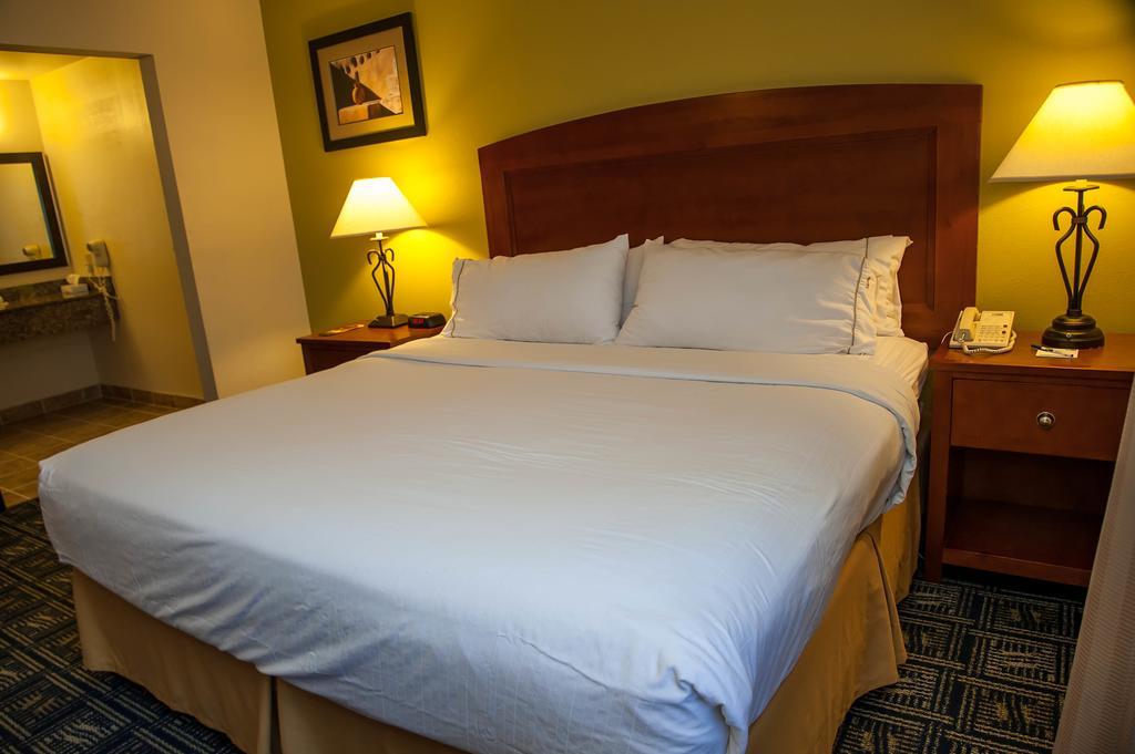 Holiday Inn Express Tucson-Airport By Ihg Exterior photo